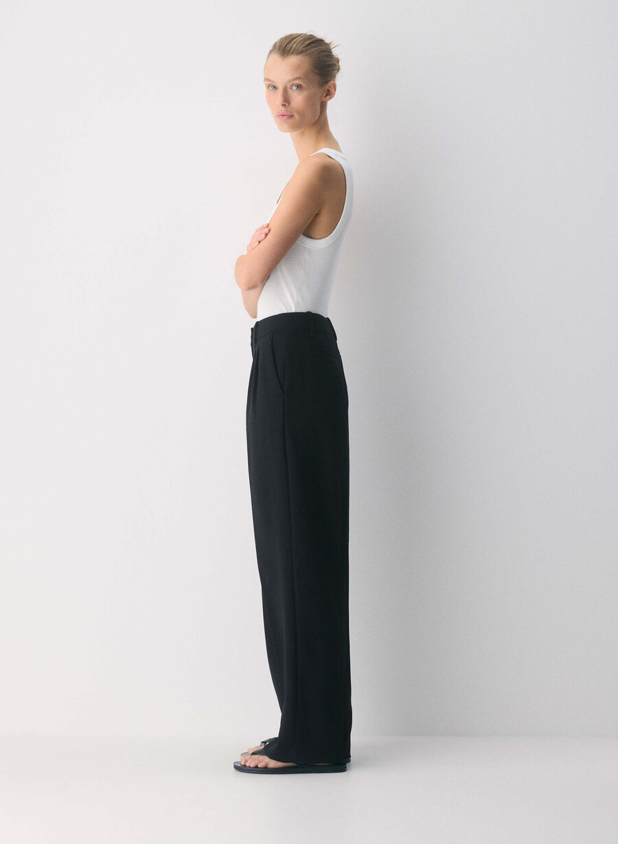 the effortless pant lo-rise - crepette svart