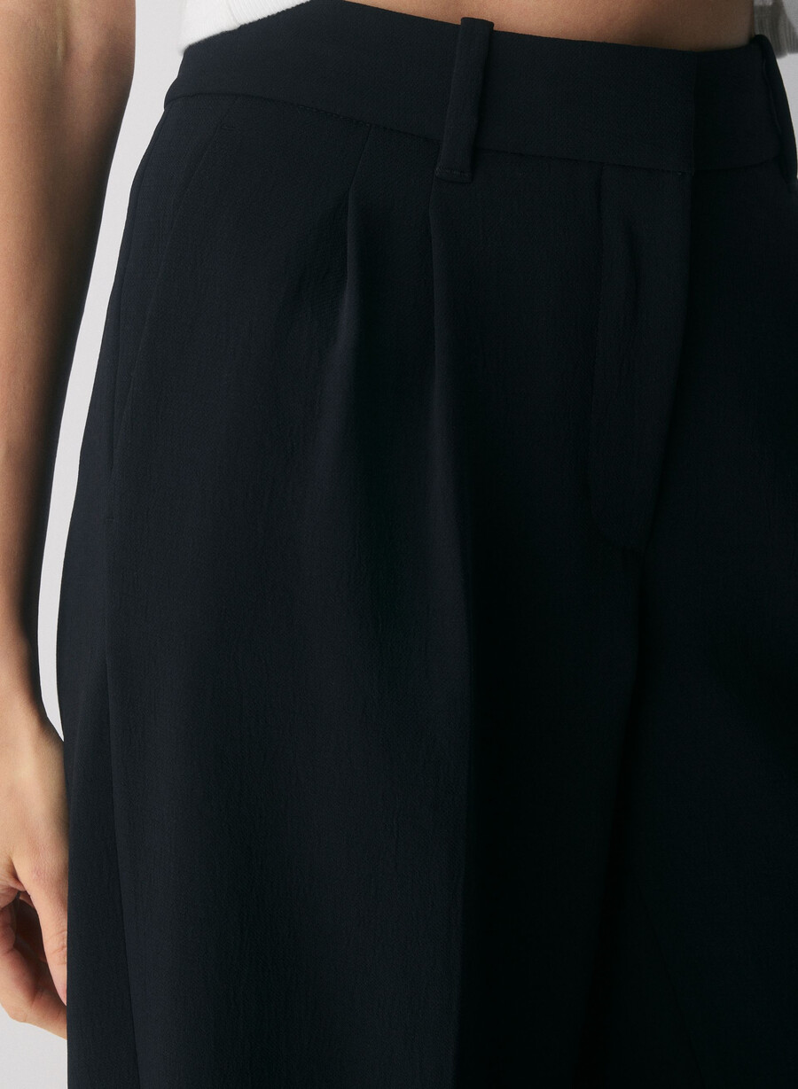 the effortless pant lo-rise - crepette svart