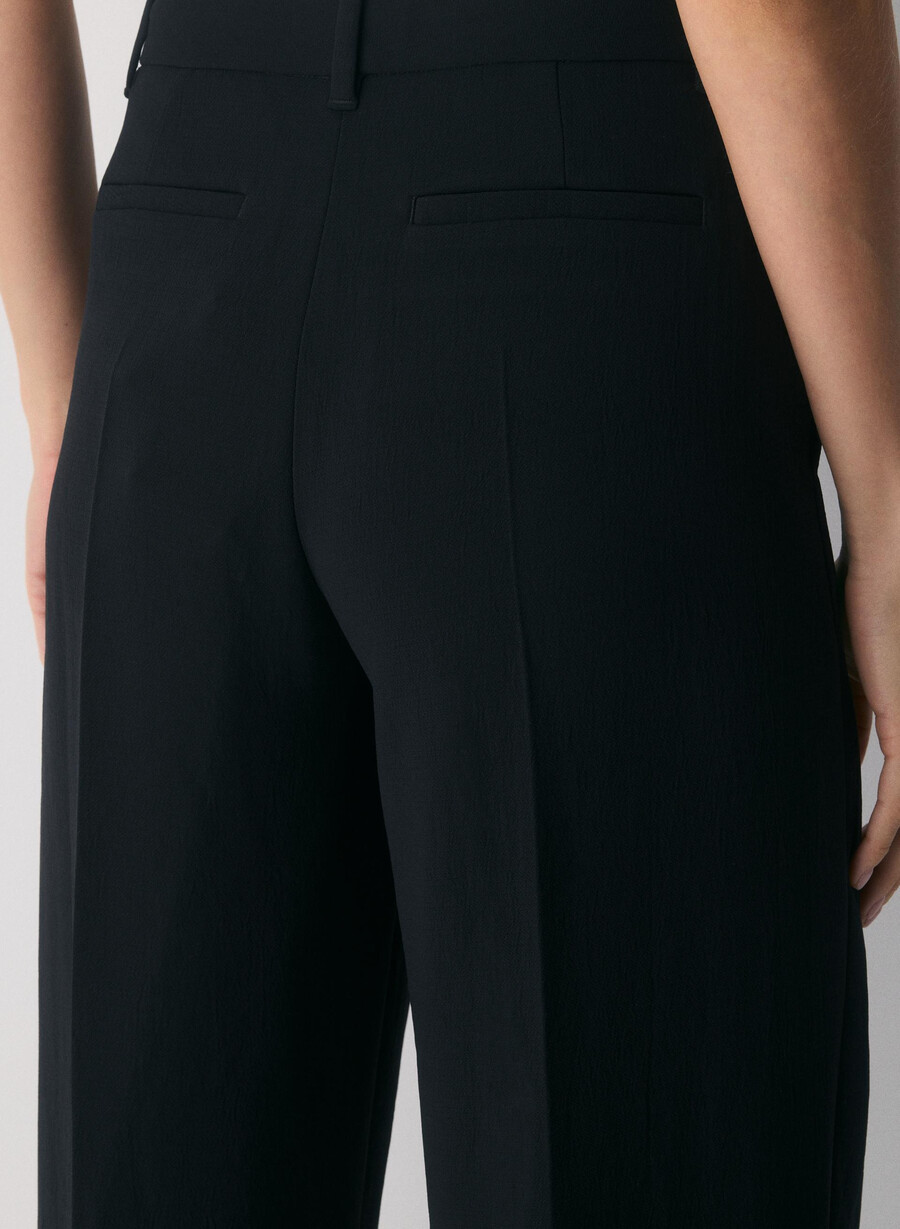 the effortless pant lo-rise - crepette svart
