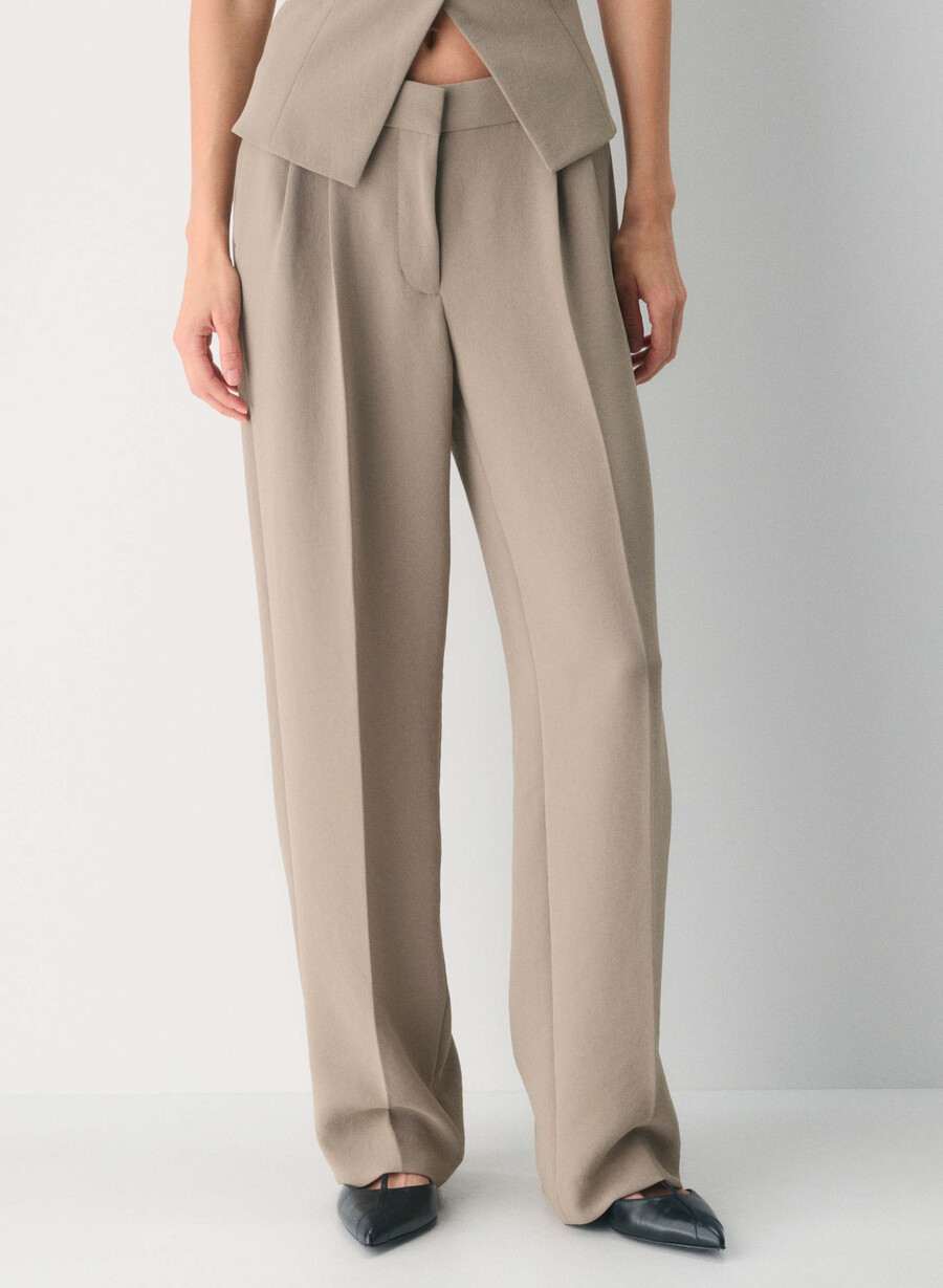 the effortless pant lo-rise – crepette nomad taupe