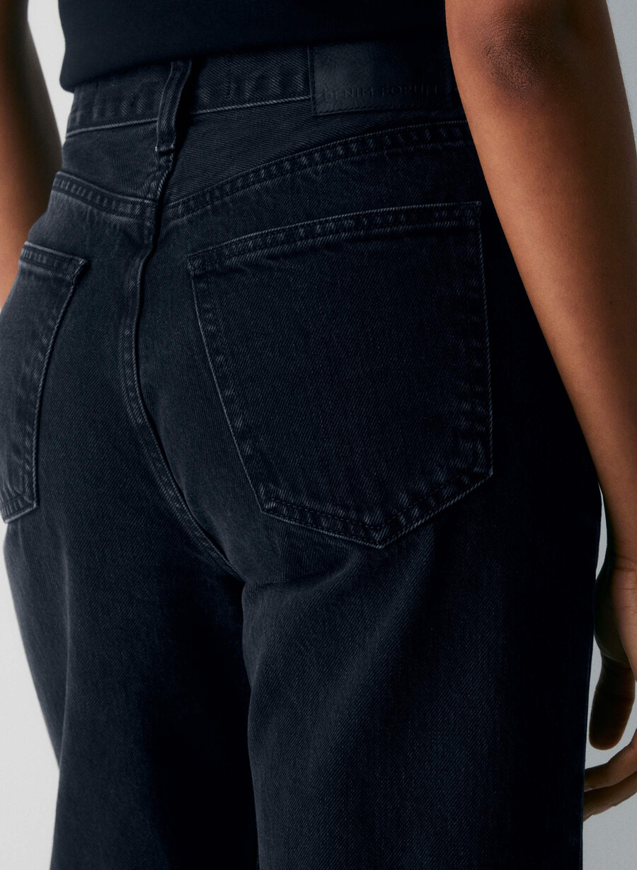 denim forum farrah high-rise wide jean svart eyeliner