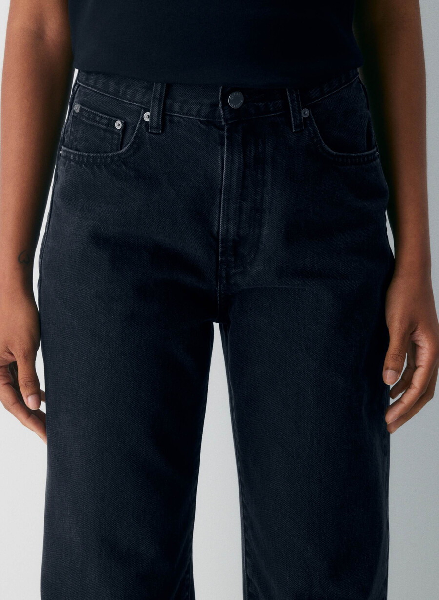 denim forum farrah high-rise wide jean svart eyeliner