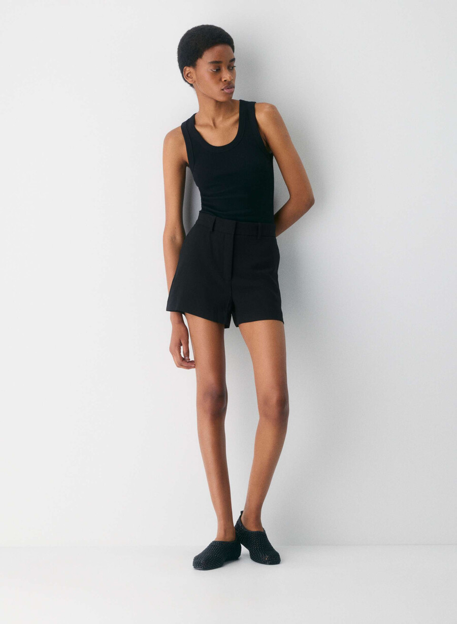 agency mini short svart