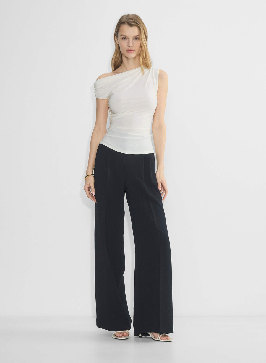 the effortless pant wider – crepette svart
