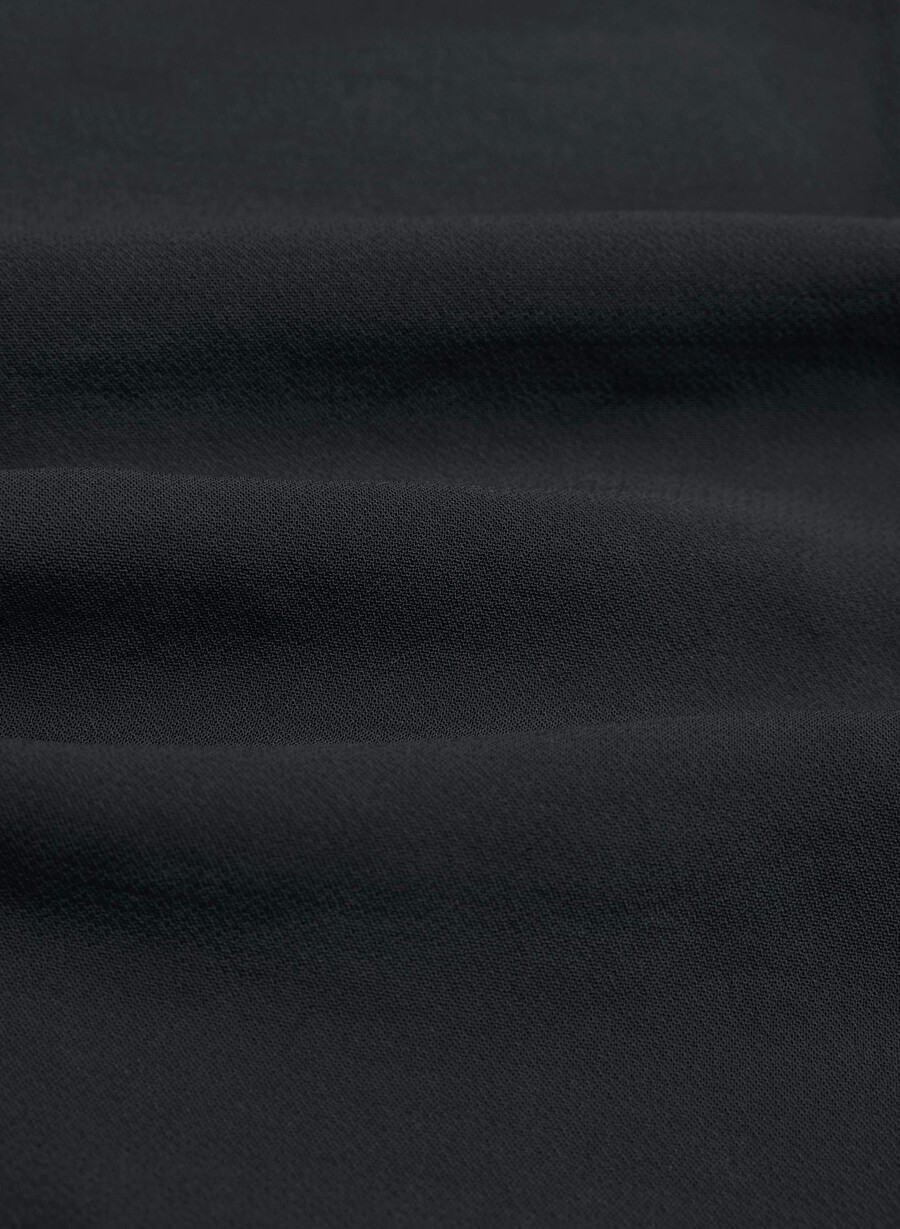 the effortless pant wider – crepette svart