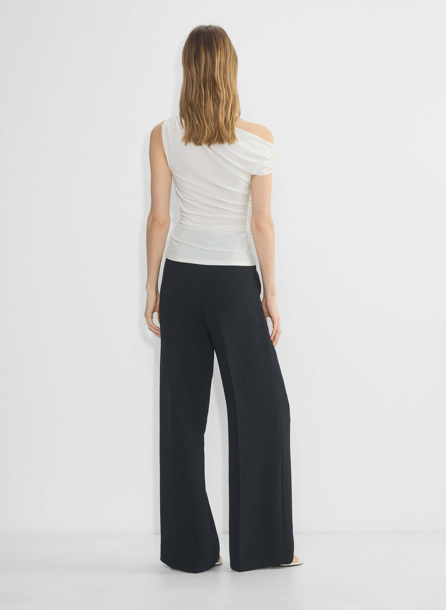 the effortless pant wider – crepette svart