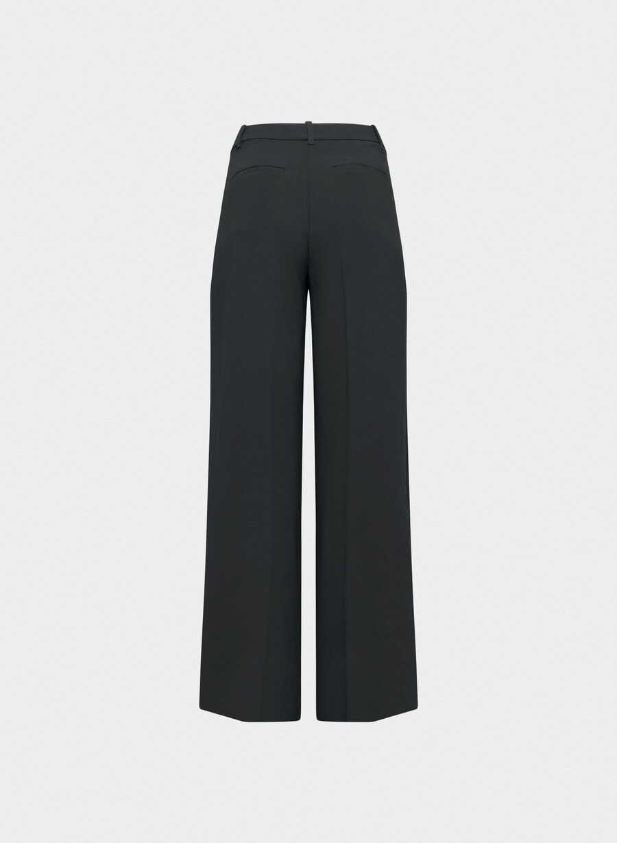 the effortless pant wider – crepette svart