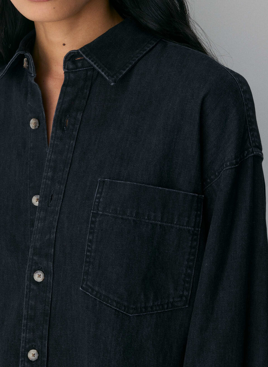 denim forum komfortabel denimskjorte fra 80-tallet svart eyeliner