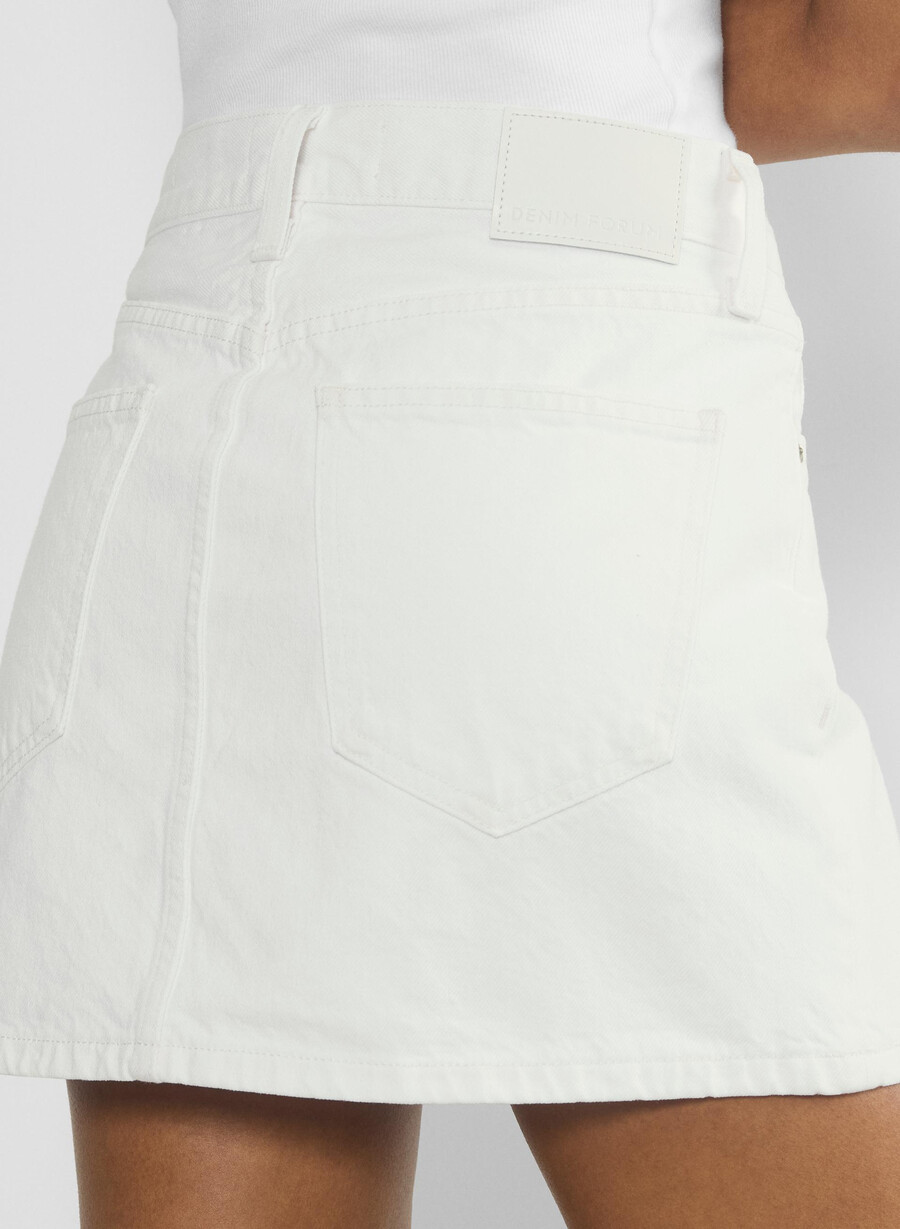 denim forum 90-tallets ricci-denimskjørt en liten hvit lØgn