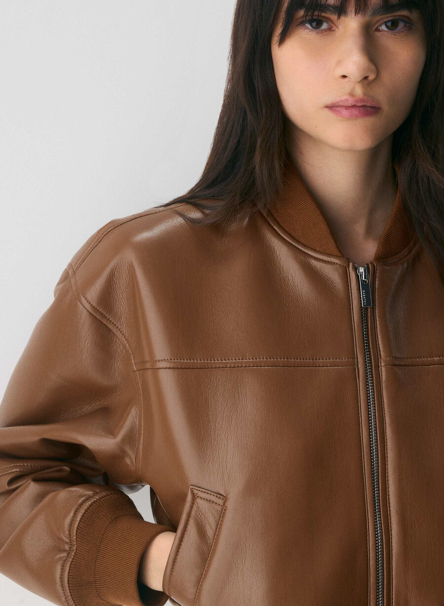 synergy bomber - unreal leather sjokoladebrun