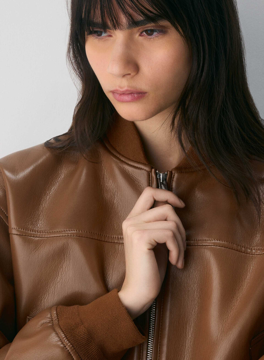 synergy bomber - unreal leather sjokoladebrun