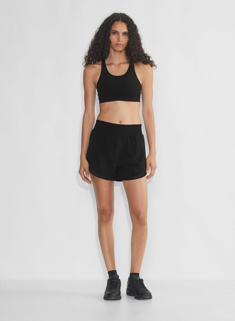 movetech legacy høy rise 10 cm shorts svart