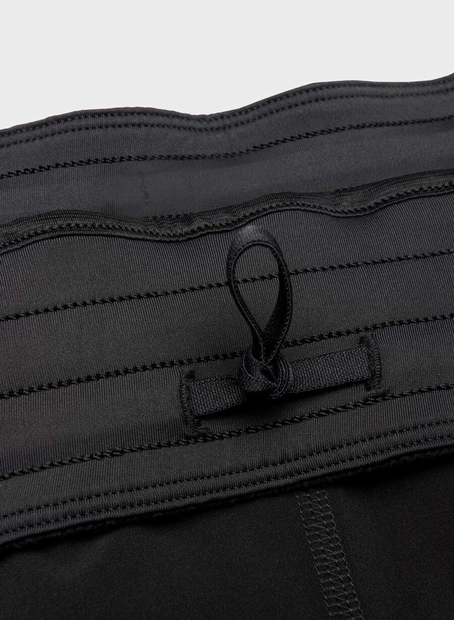 movetech legacy høy rise 10 cm shorts svart