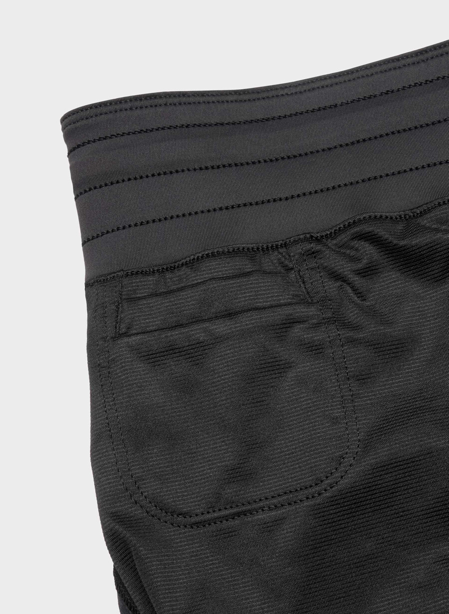 movetech legacy høy rise 10 cm shorts svart