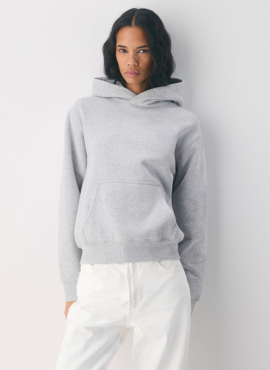 koselig hettegenser i fleece med perfekt passform heather chrome