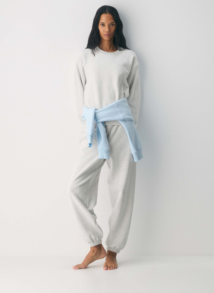 koselig fleece-genser med perfekt rund hals lyng hvit