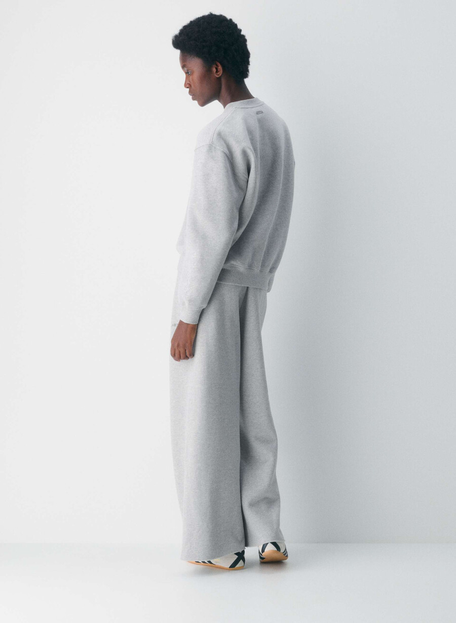 koselig fleece perfect crew-genser i melange med lyserøde detaljer