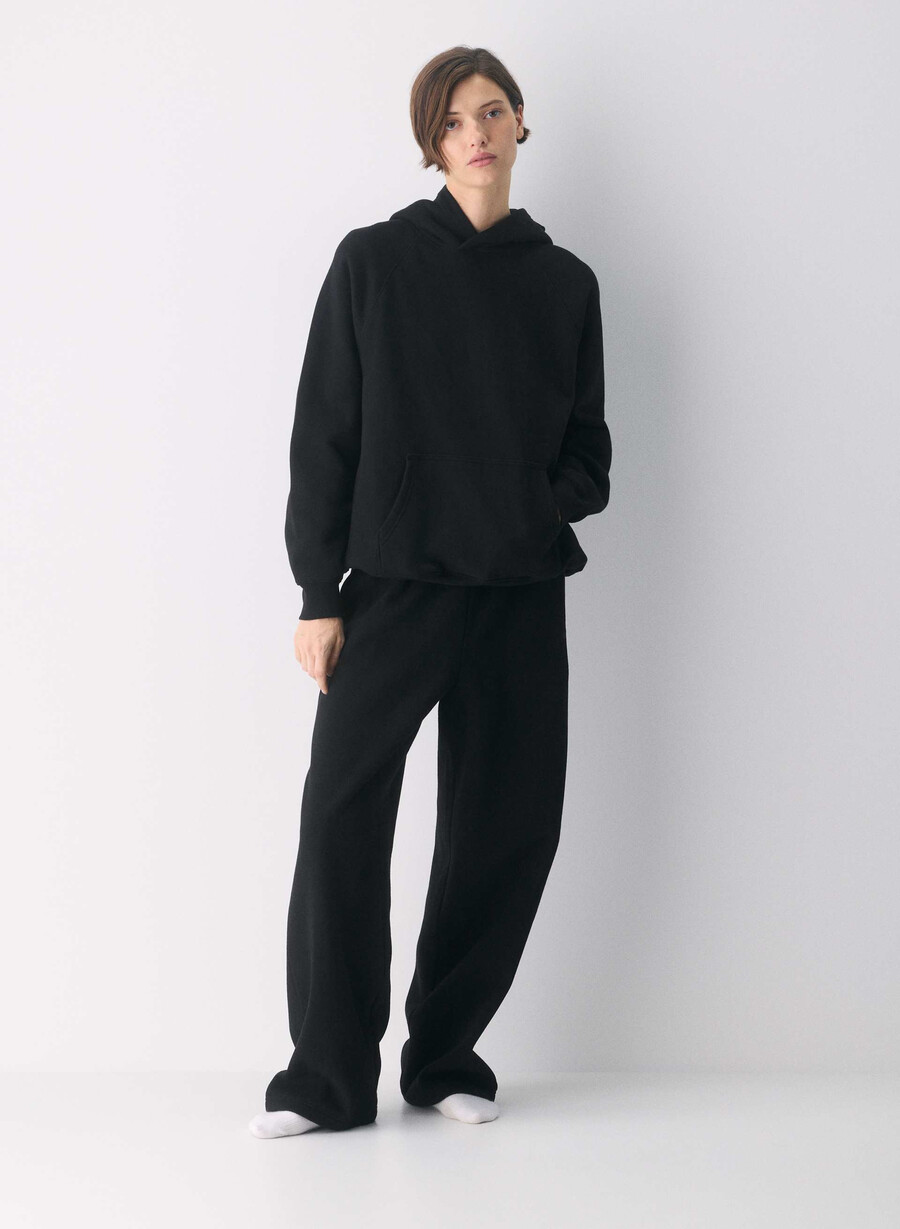 koselig fleece mega raglan hettegenser i svart