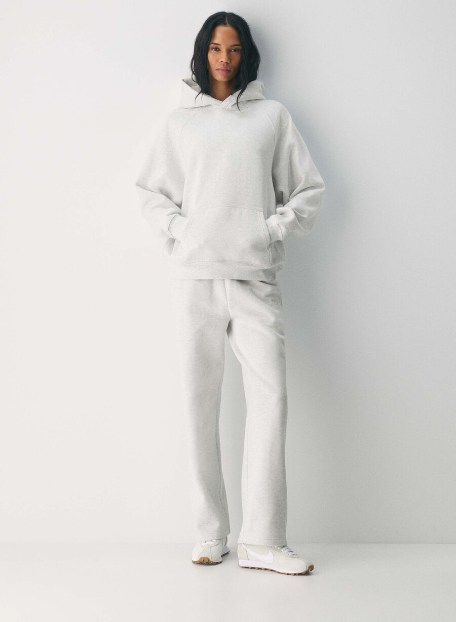 koselig hettegenser i fleece mega raglan i hvitt og lyseblått.