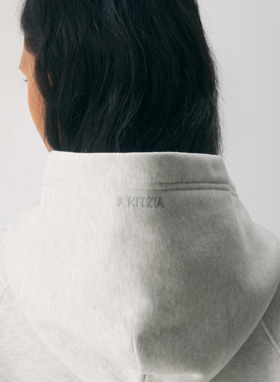 koselig hettegenser i fleece mega raglan i hvitt og lyseblått.