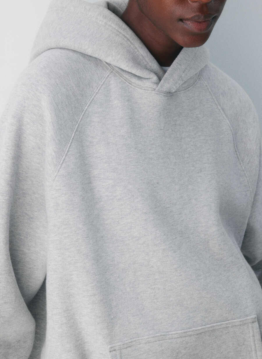 koselig hettegenser i fleece mega raglan i melange krom