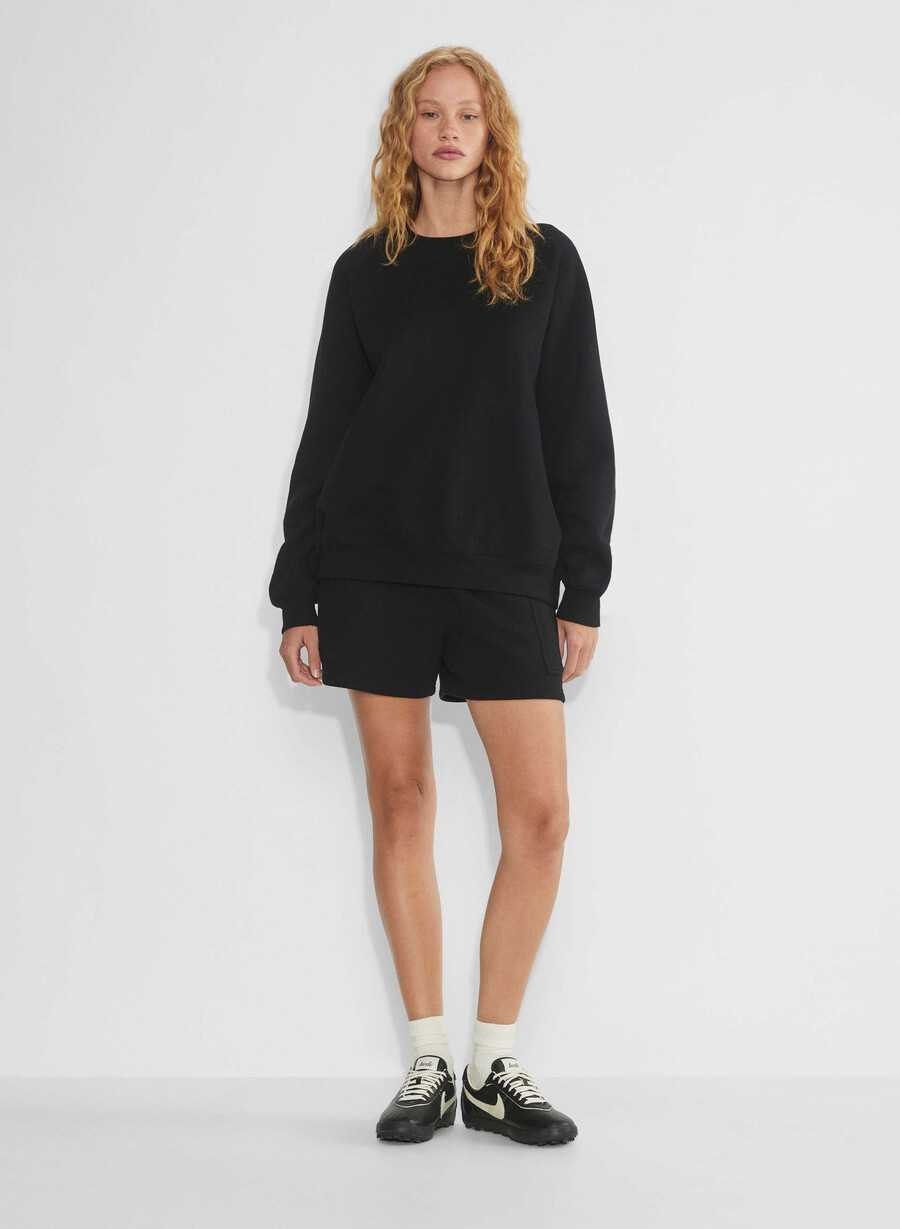 koselig svettefleece mega cargo mid-thigh short svart
