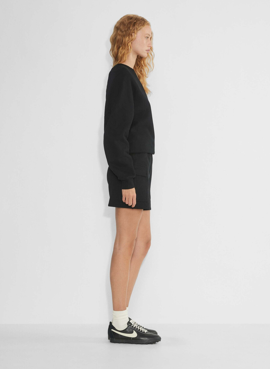 koselig svettefleece mega cargo mid-thigh short svart