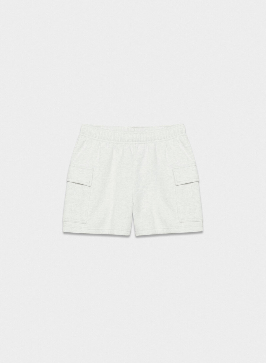 koselig svettefleece mega cargo midtlårsshorts heather cloud white