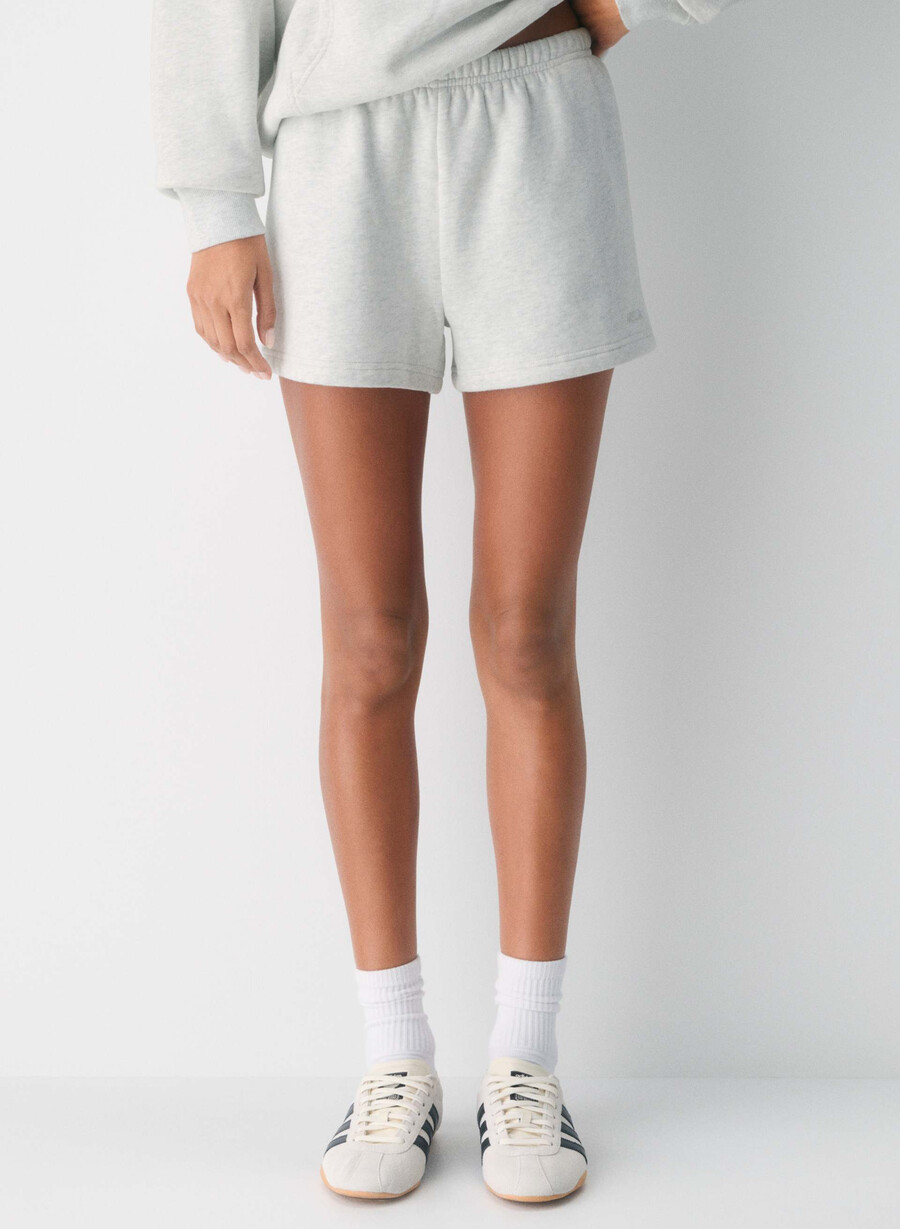 koselig svettefleece perfekt høyttalende minishorts i lyngblå med skyer