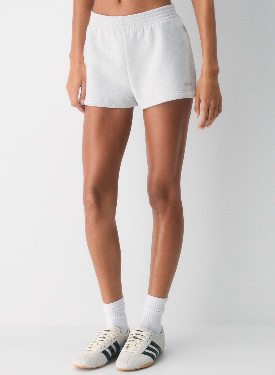 koselig svettefleece perfekt mikroshorts heather cloud white