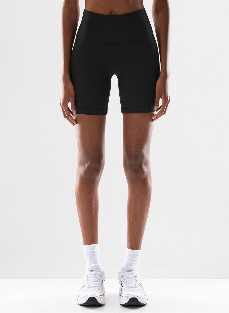 butter cheeky high-rise 7 short svart