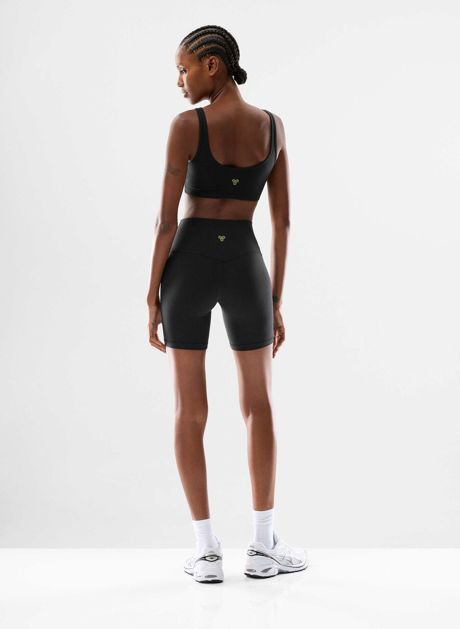 butter cheeky high-rise 7 short svart