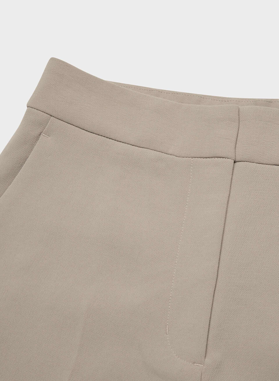 the limitless short mini – crepette nomad taupe