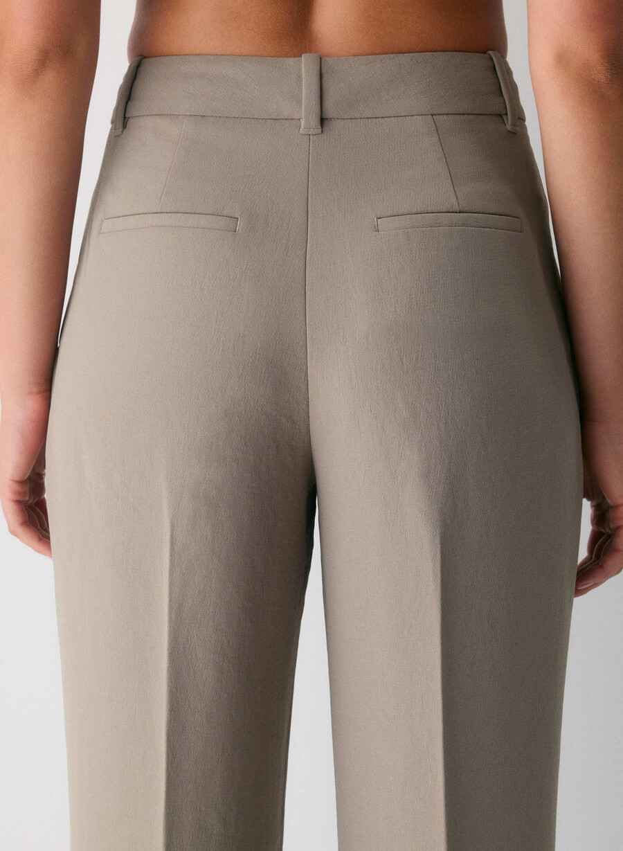 the effortless pant curve-fit – crepette nomad taupe