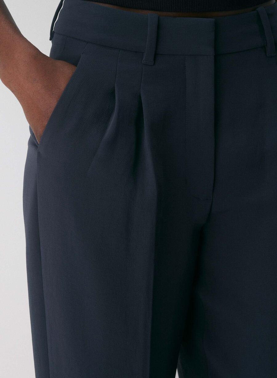 the effortless pant curve-fit – crepette mØrk nattsblÅ