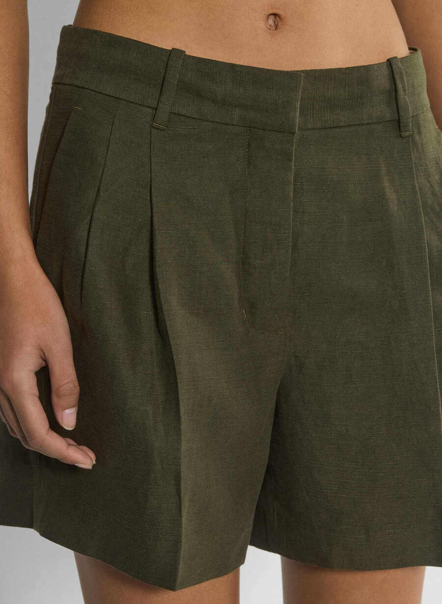 the effortless short mid-thigh – cruiselinen mØrk oliven