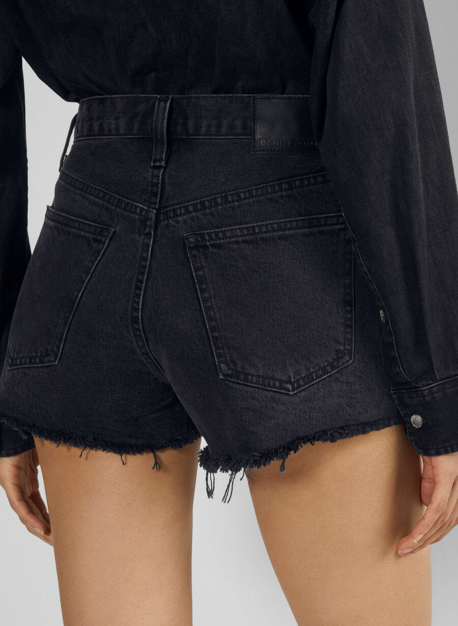 denim forum 90-tallets vintage cut-off denimshorts svart eyeliner
