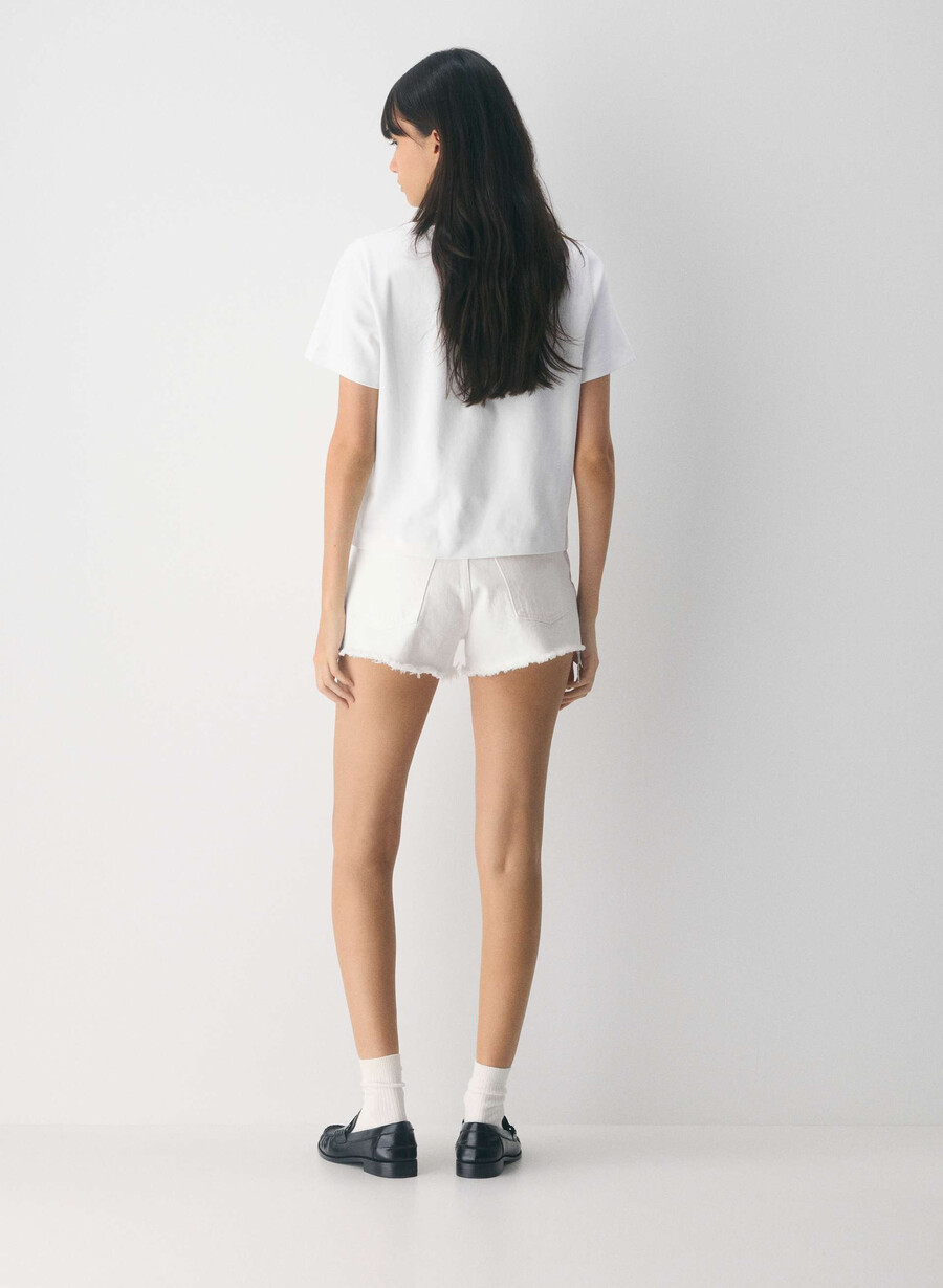denim forum 90-tallets vintage cut-off denimshorts en liten hvit lØgn