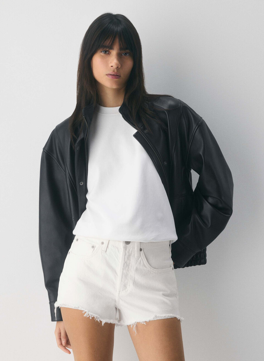 denim forum 90-tallets vintage cut-off denimshorts en liten hvit lØgn