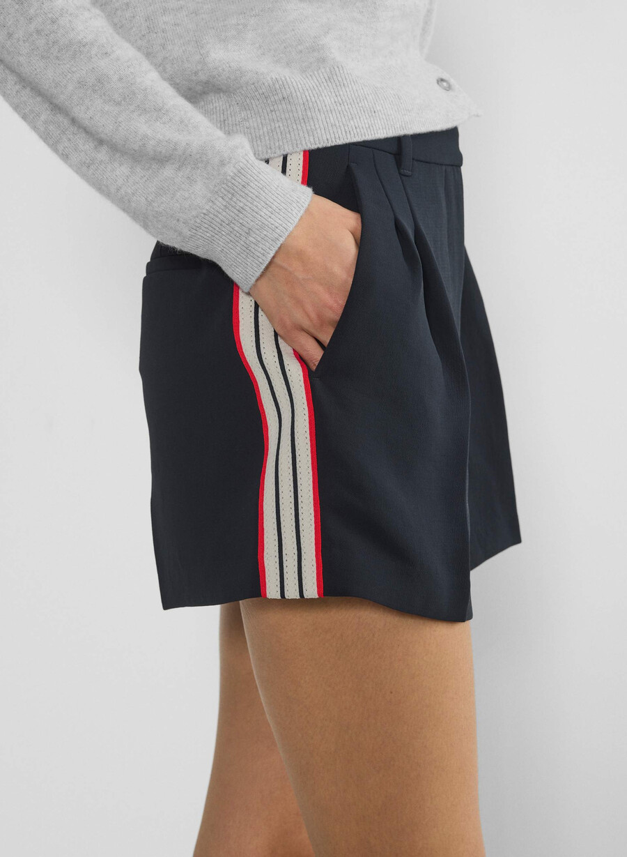 the effortless short mini drk nt nvy poppy red