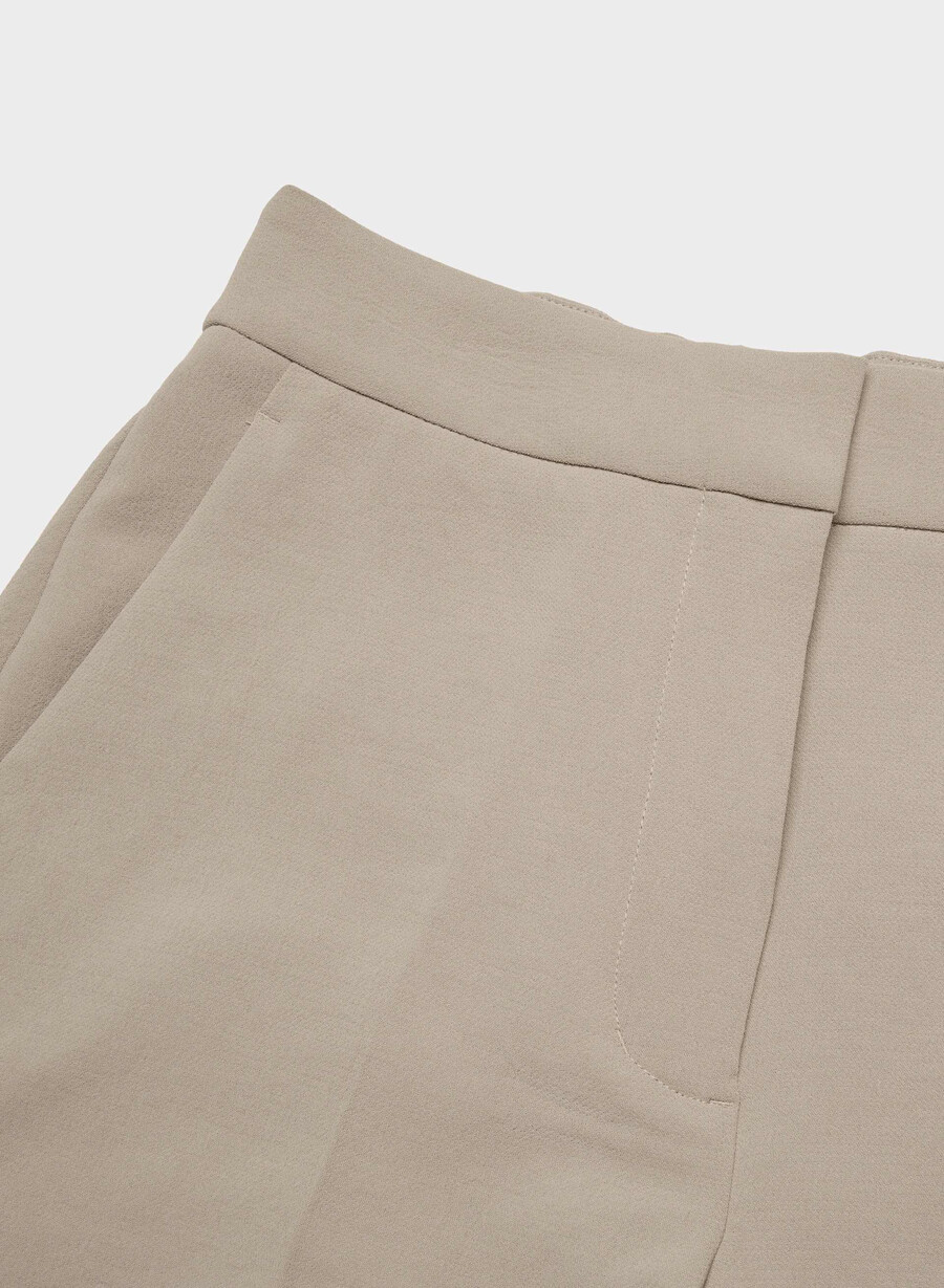 limitless short mid-thigh – crepette nomad taupe