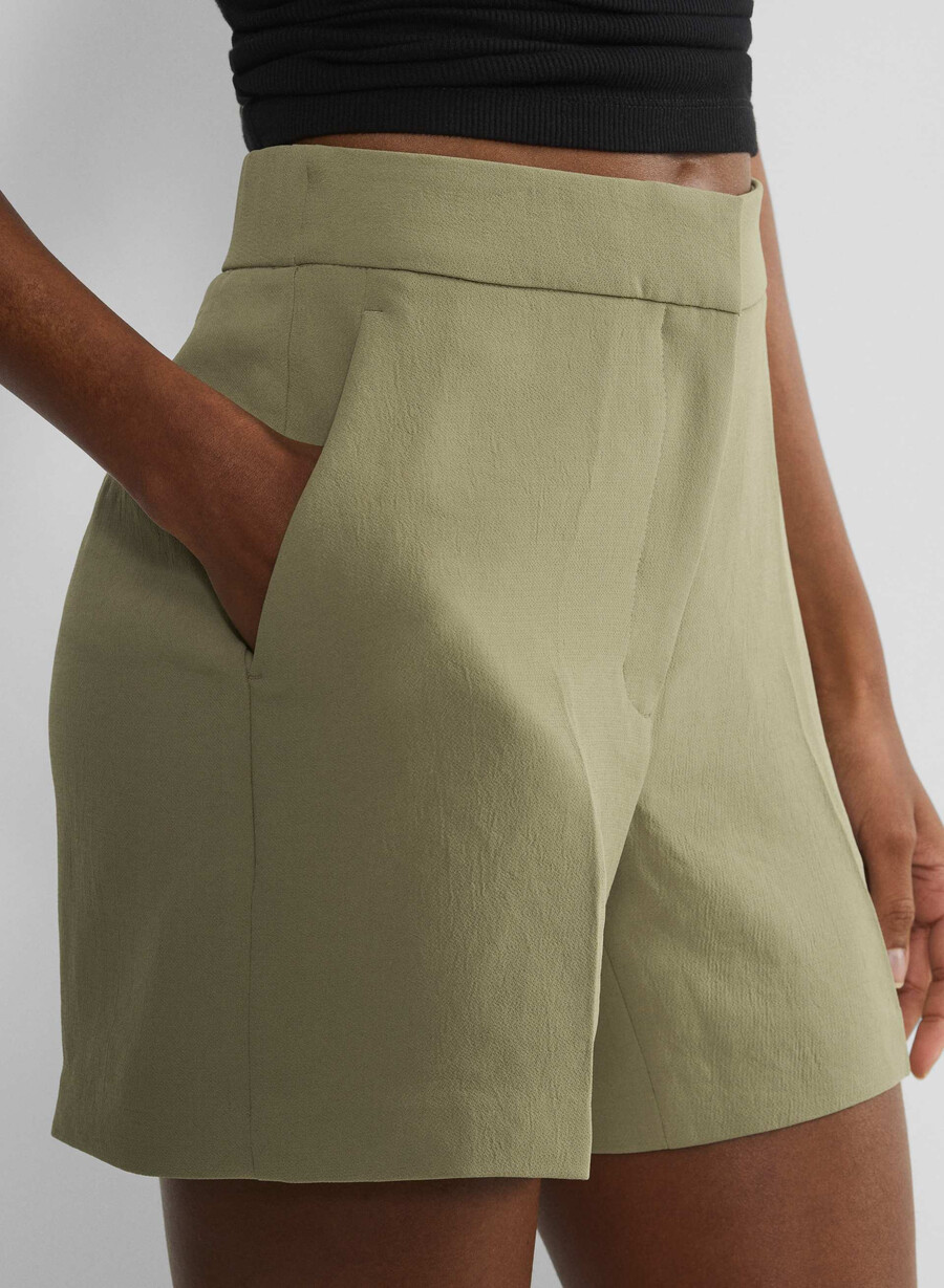 the limitless short mid-thigh – crepette soltØrket oliven