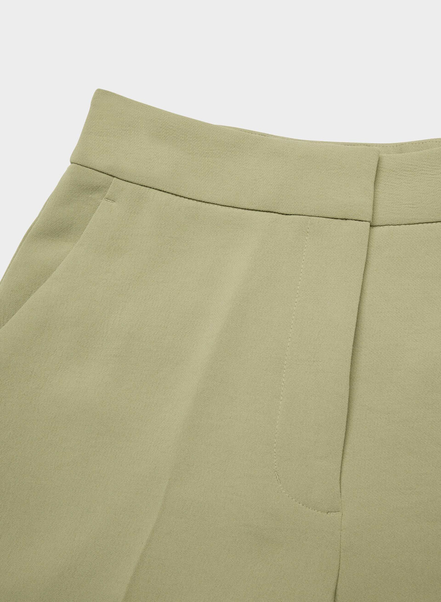 the limitless short mid-thigh – crepette soltØrket oliven