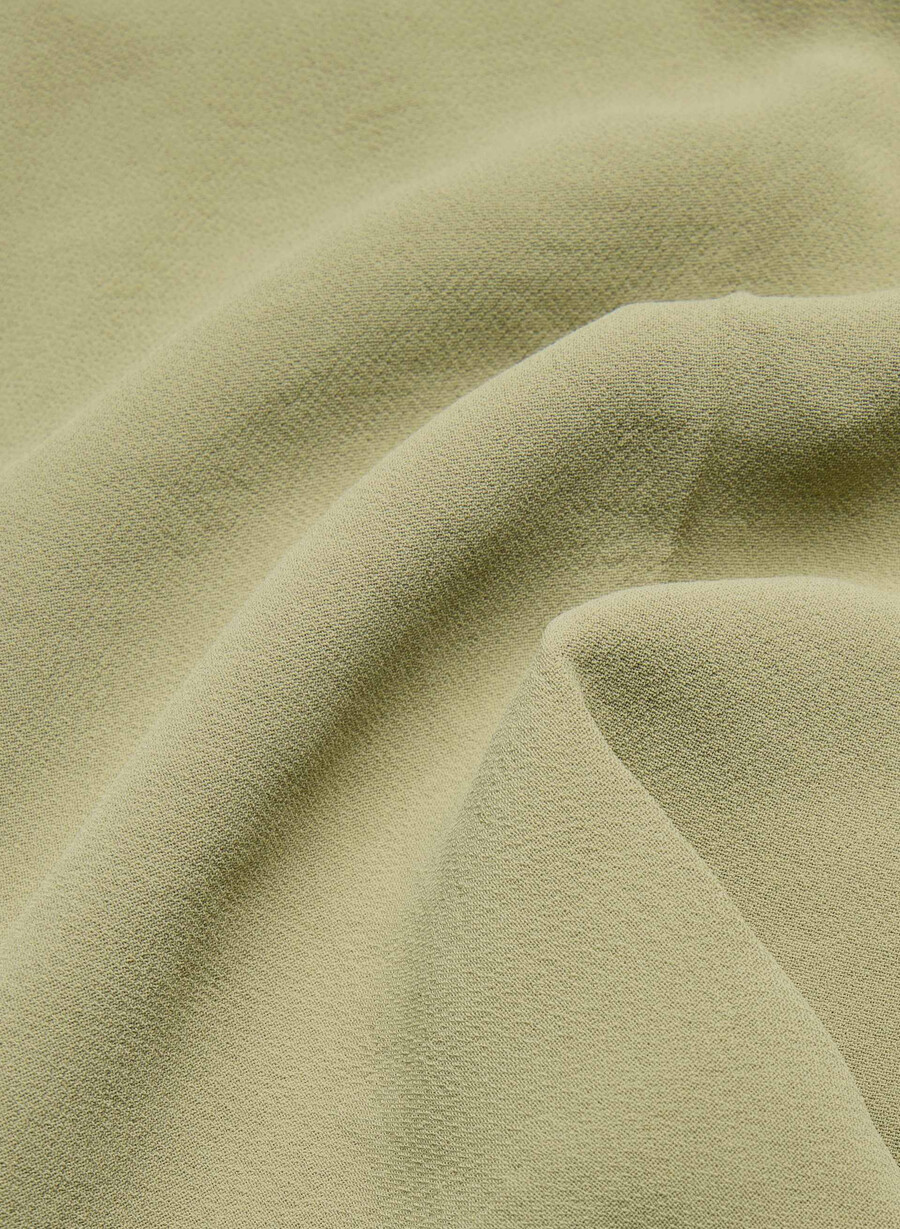 the limitless short mid-thigh – crepette soltØrket oliven