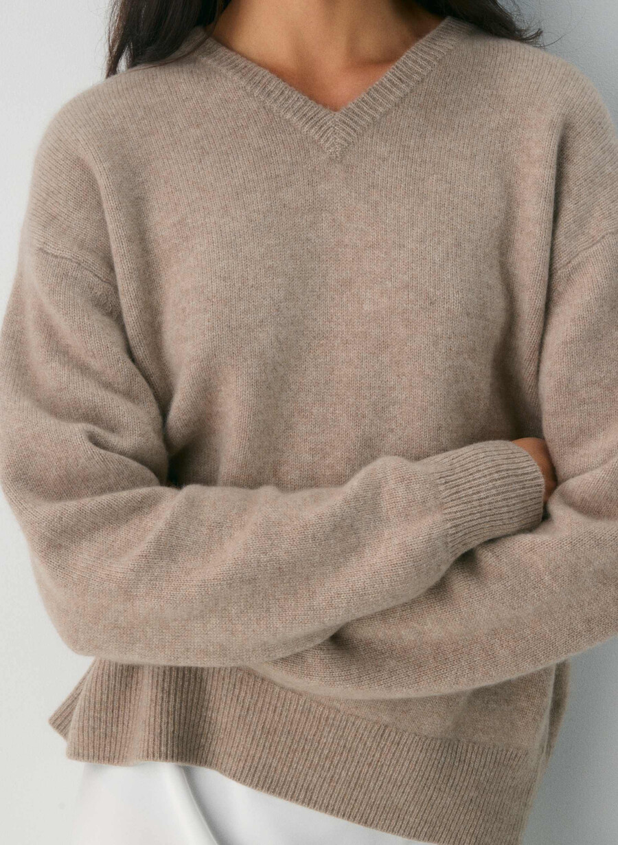 essential cashmere avslappet v-hals genser undyed hthr nmd taupe