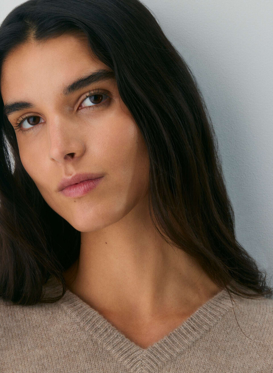 essential cashmere avslappet v-hals genser undyed hthr nmd taupe