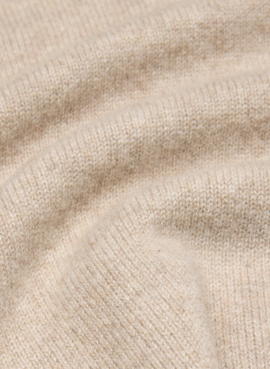 essential cashmere avslappet v-hals genser undyed hthr nmd taupe