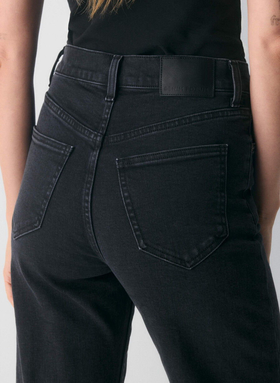 denim forum arlo high-rise straight jean svart eyeliner