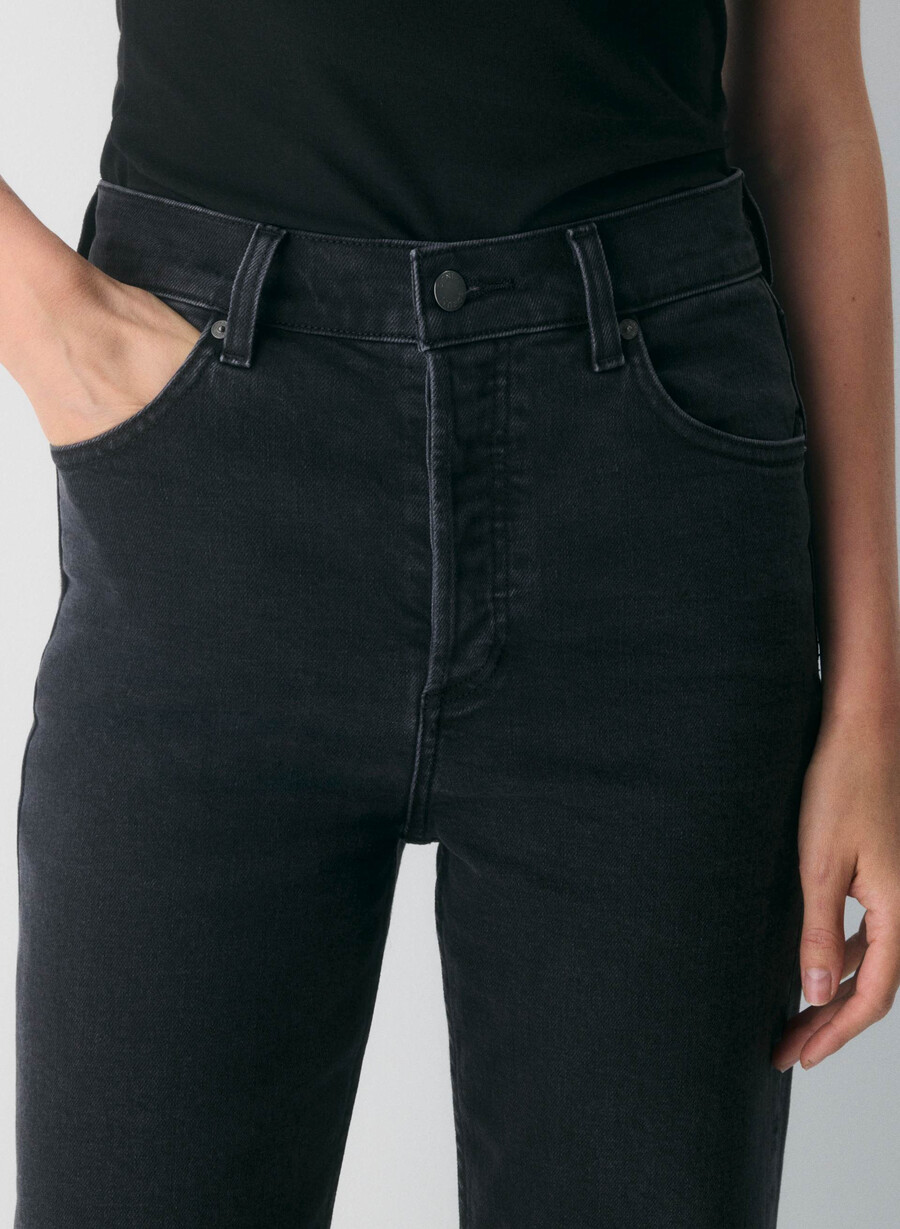 denim forum arlo high-rise straight jean svart eyeliner