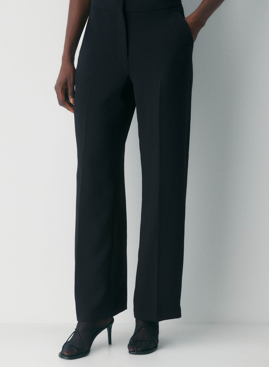 the limitless pant curve-fit – kreppt svart